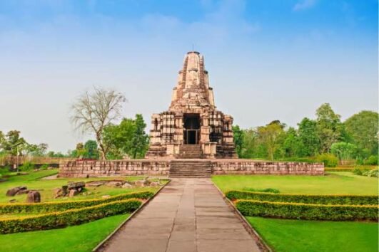 Golden Triangle Tour with Orchha Khajuraho Varanasi