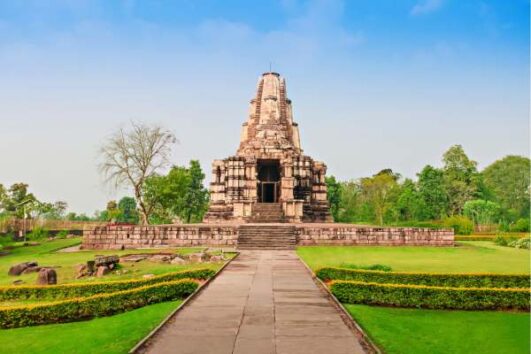 Golden Triangle Tour with Orchha Khajuraho Varanasi